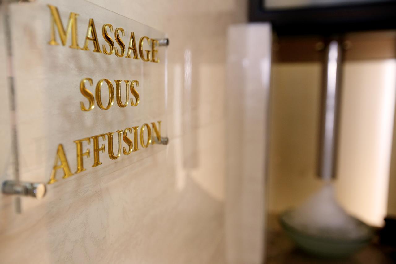 Radisson Hotel Sfax Exterior foto Massage sous affusion sign